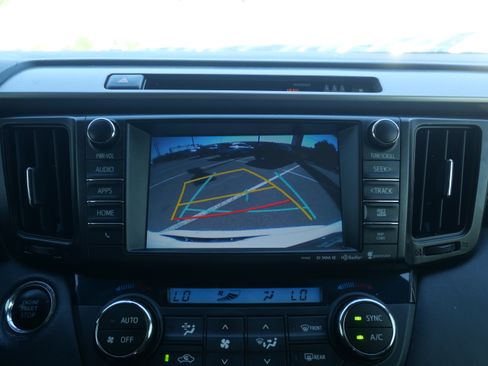 Used 2018 Toyota RAV4 Limited image 15