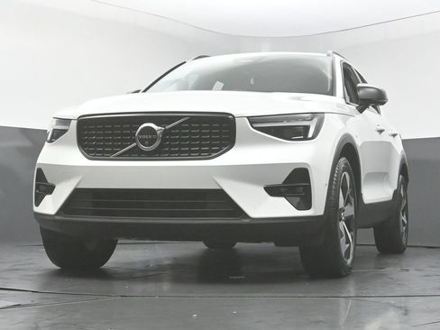 Used 2026 Volvo XC40 B5 Plus AWD/4WD image 52