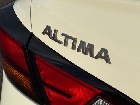 Used 2025 Nissan Altima 2.5 SR AWD/4WD image 10