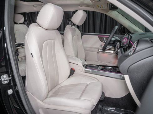 New 2026 Mercedes-Benz GLB 250 image 14