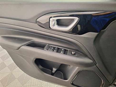 New 2026 Jeep Compass Latitude image 24