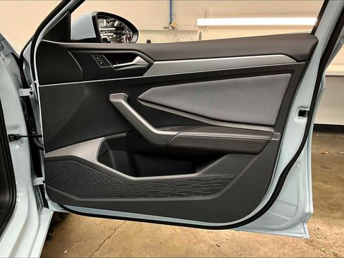 New 2025 Volkswagen Jetta SE image 27