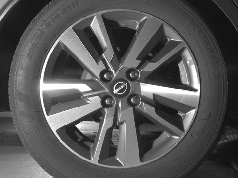 Used 2025 Nissan Versa SV FWD image 15