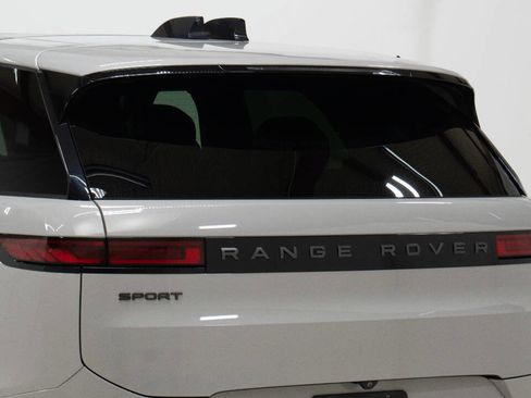Used 2025 Land Rover Range Rover Sport Dynamic SE AWD/4WD image 13