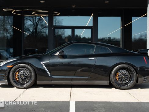 Used 2015 Nissan GT-R Premium image 8
