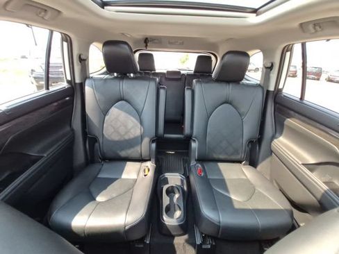 Used 2020 Toyota Highlander Platinum AWD/4WD image 24