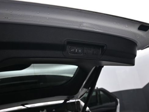 Used 2023 Ford Explorer XLT w/ Equipment Group 202A image 7