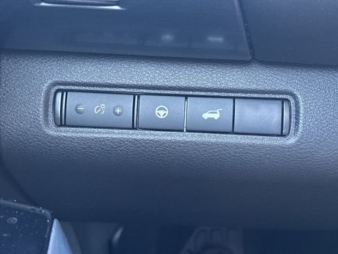 Used 2024 Nissan Pathfinder SL w/ SL Premium Package FWD image 19