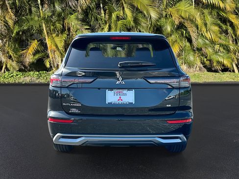 New 2025 Mitsubishi Outlander SE image 4