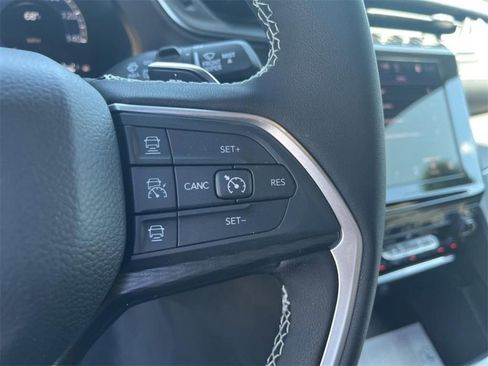 New 2025 Jeep Grand Cherokee L Altitude image 16