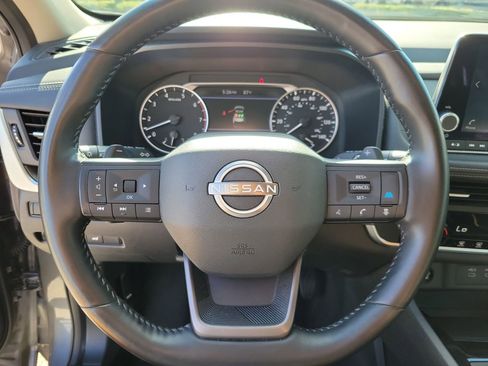 Used 2025 Nissan Rogue SV FWD image 18