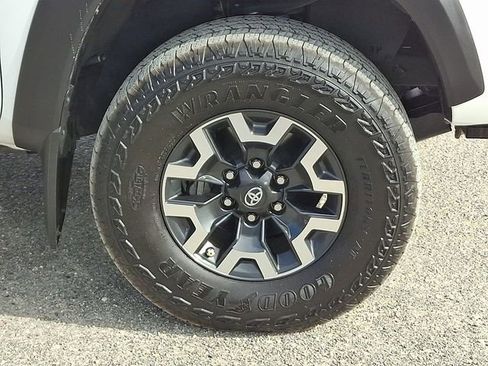 Used 2023 Toyota Tacoma TRD Off-Road AWD/4WD image 28