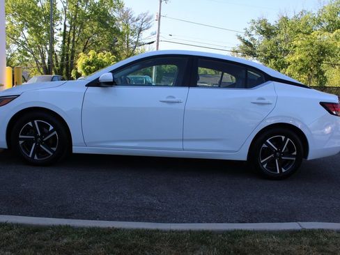 Used 2024 Nissan Sentra SV FWD image 11