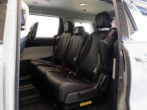 Used 2024 Kia Carnival SX image 21