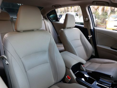 Used 2015 Honda Accord Touring image 18