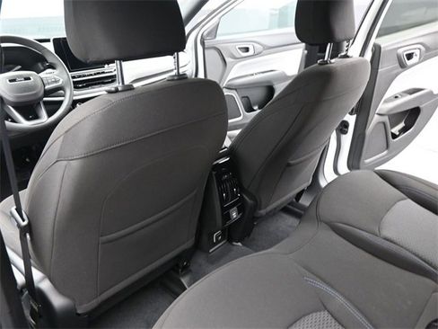 Used 2025 Jeep Compass Sport image 18