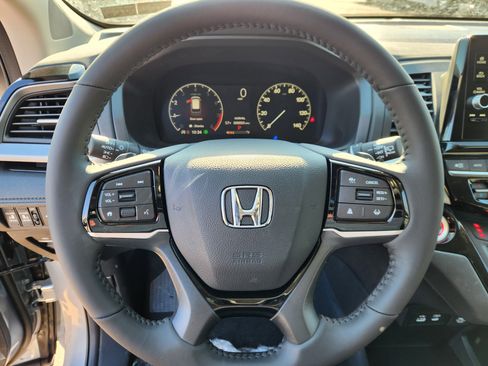 New 2026 Honda Odyssey Touring image 9