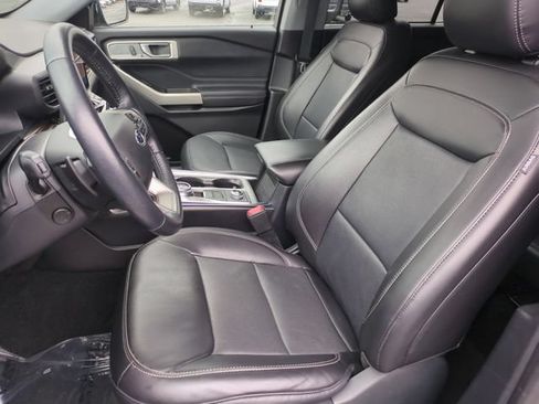 Used 2021 Ford Explorer Limited w/ Equipment Group 301A AWD/4WD image 15