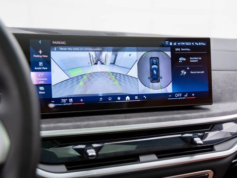 Used 2025 BMW X7 xDrive40i w/ M Sport Package image 28