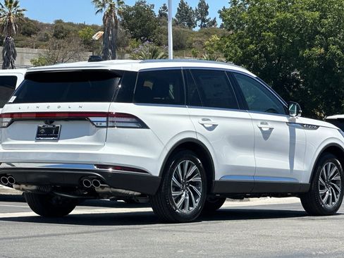 New 2026 Lincoln Aviator 2WD image 3