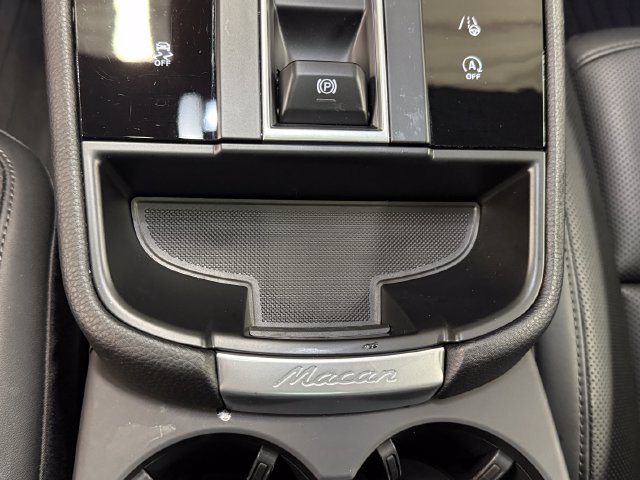 Certified 2026 Porsche Macan AWD/4WD image 19