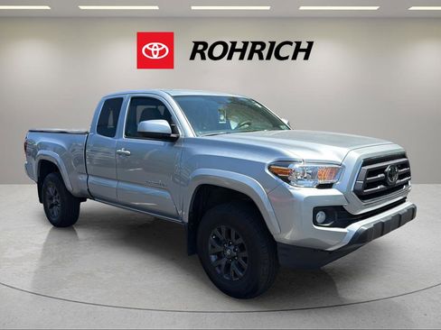 Certified 2022 Toyota Tacoma SR5 w/ SR5 Appearance Package (SM) AWD/4WD image 4