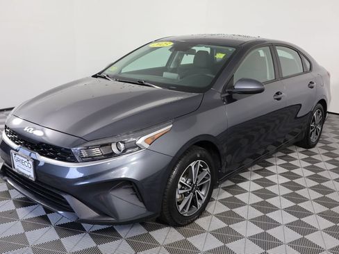 Used 2023 Kia Forte LXS FWD image 4