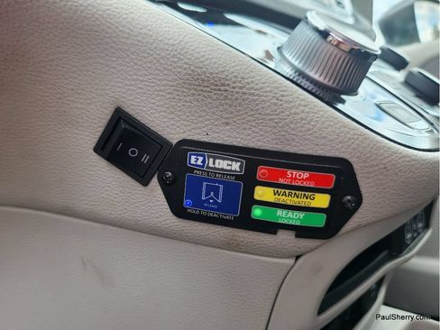 Used 2022 Chrysler Pacifica Touring-L FWD image 47