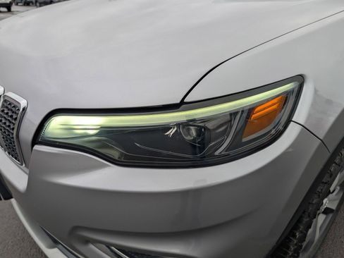 Used 2020 Jeep Cherokee Limited image 16