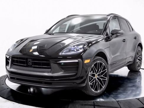 Certified 2025 Porsche Macan Turbo image 1