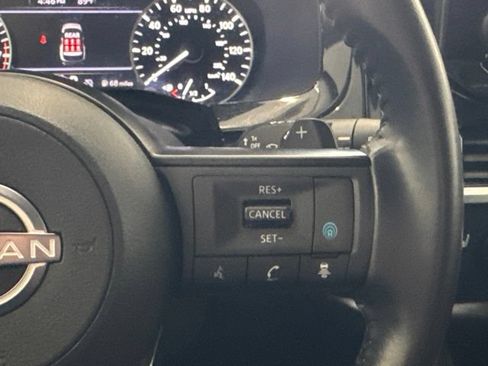 Used 2025 Nissan Pathfinder SV FWD image 16