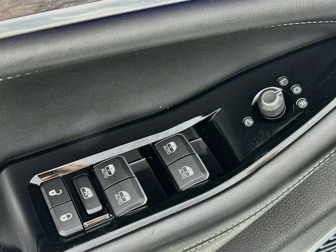 Used 2022 Jeep Grand Cherokee Overland AWD/4WD image 18