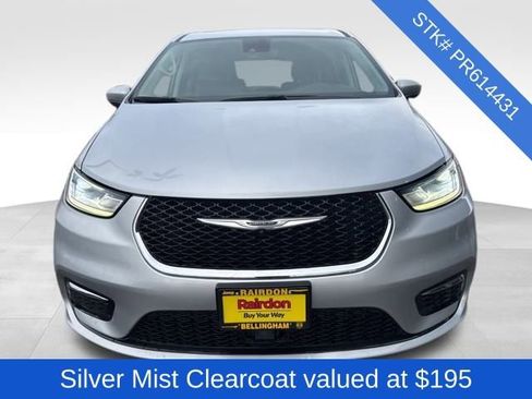 Used 2023 Chrysler Pacifica Touring-L image 2