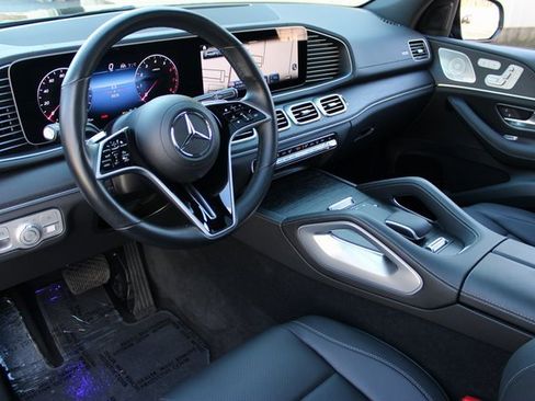 Used 2025 Mercedes-Benz GLS 450 GLS 450 4MATIC image 9