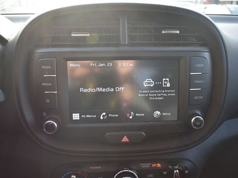 Used 2023 Kia Soul LX w/ LX Technology Package FWD image 14