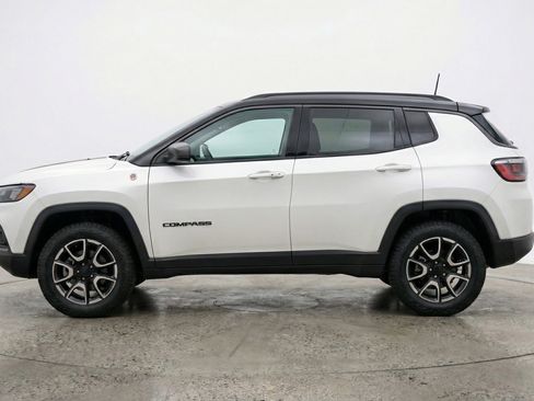 Used 2025 Jeep Compass Trailhawk AWD/4WD image 5