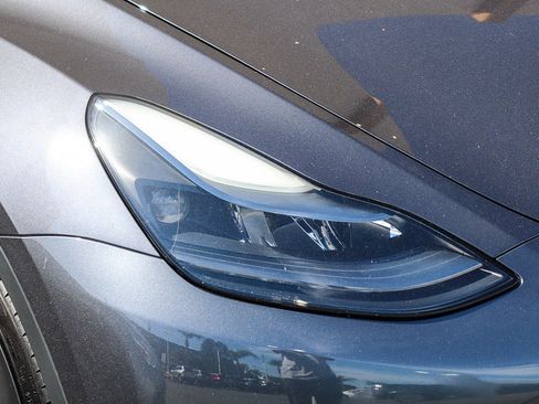 Used 2022 Tesla Model Y Performance image 5