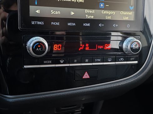 Used 2020 Mitsubishi Outlander SE image 20