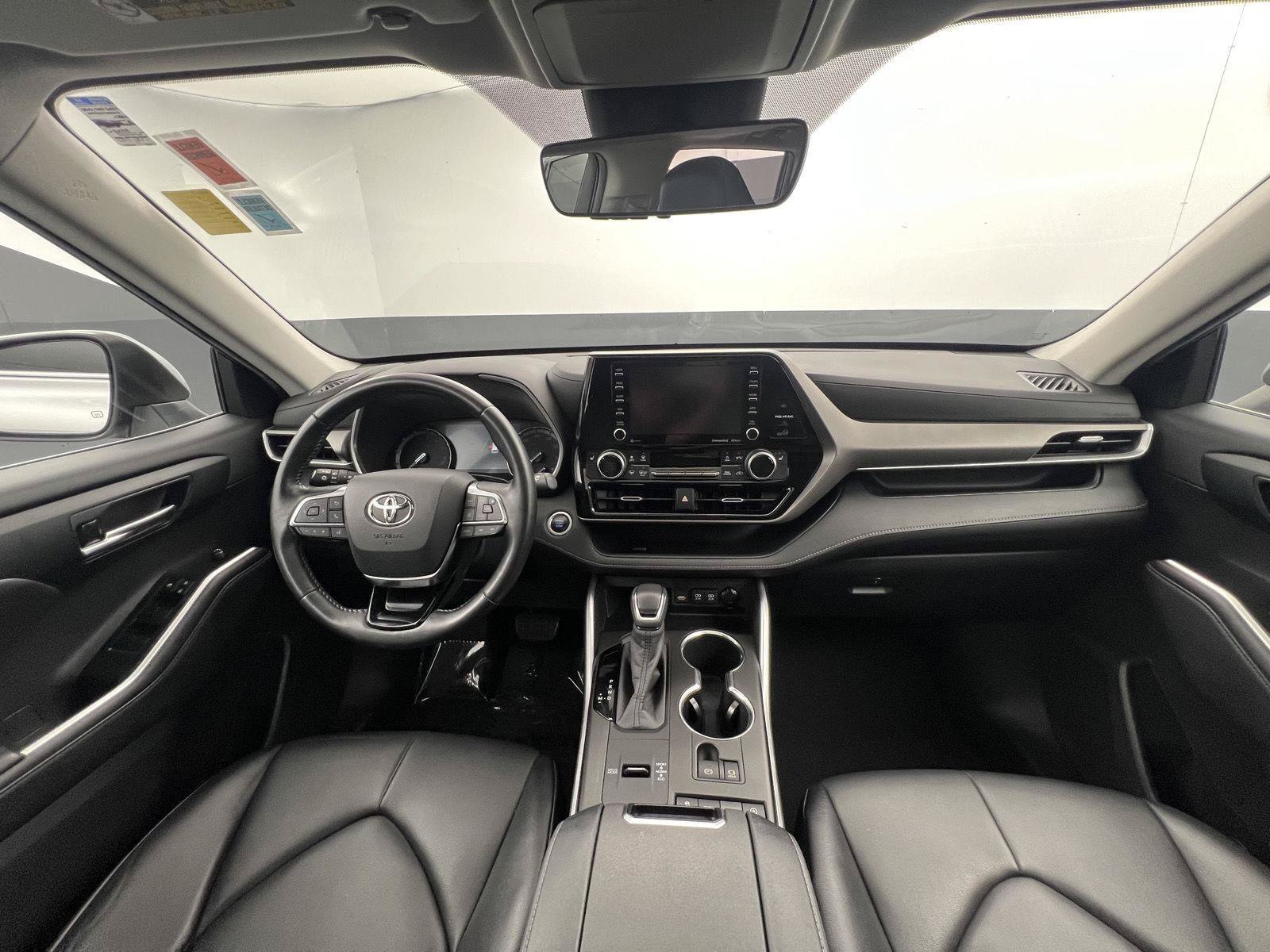 Used 2020 Toyota Highlander XLE FWD image 22