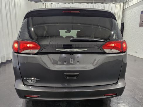 Used 2023 Chrysler Voyager LX image 9