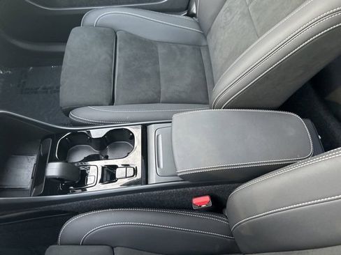 Certified 2025 Volvo XC40 B5 Plus image 26