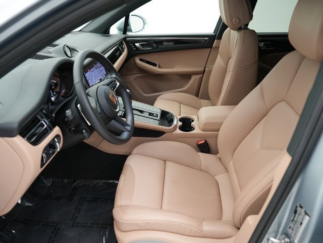 Certified 2026 Porsche Macan AWD/4WD image 5