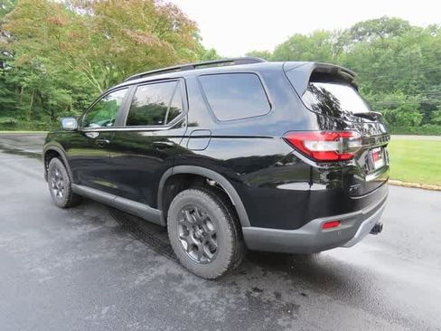 New 2025 Honda Pilot TrailSport image 4