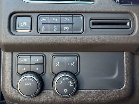 Used 2024 Chevrolet Tahoe Z71 w/ Luxury Package image 4