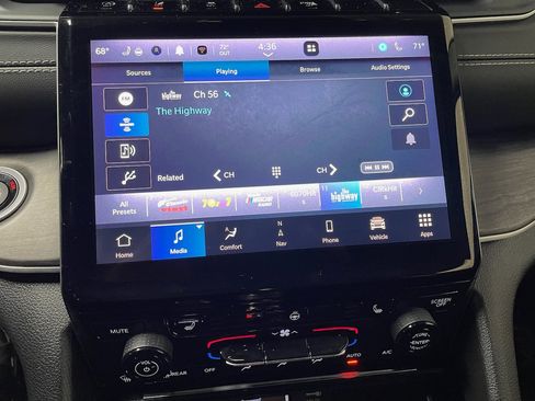 Used 2023 Jeep Grand Cherokee Limited image 18