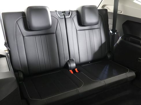 Used 2023 Volkswagen Tiguan SE w/ Panoramic Sunroof Package image 37