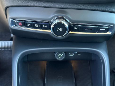 New 2026 Volvo XC40 B5 Ultra w/ Climate Package image 24