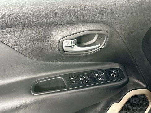 Used 2017 Jeep Renegade Limited image 26