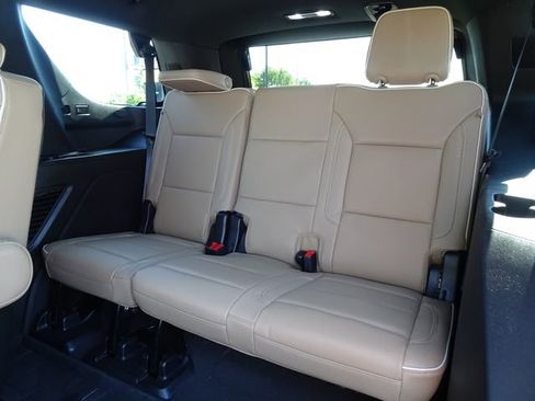 Used 2023 Chevrolet Tahoe Premier AWD/4WD image 17