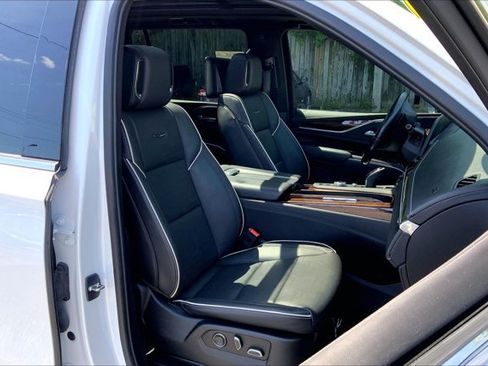 Used 2023 Cadillac Escalade ESV Premium Luxury AWD/4WD image 6